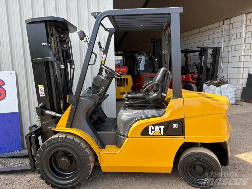 CAT DP30NT Diesel Stapler