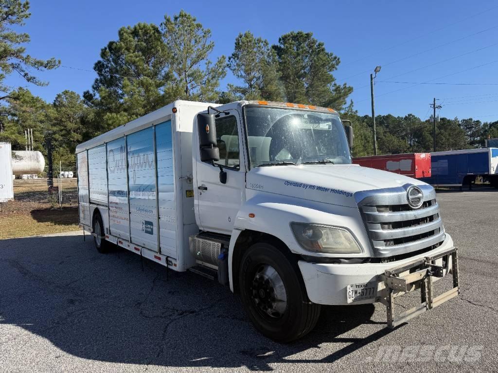 Hino 338 Getränkewagen