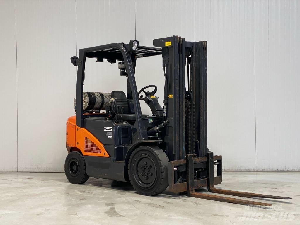 Doosan G25N-7 Gas Stapler
