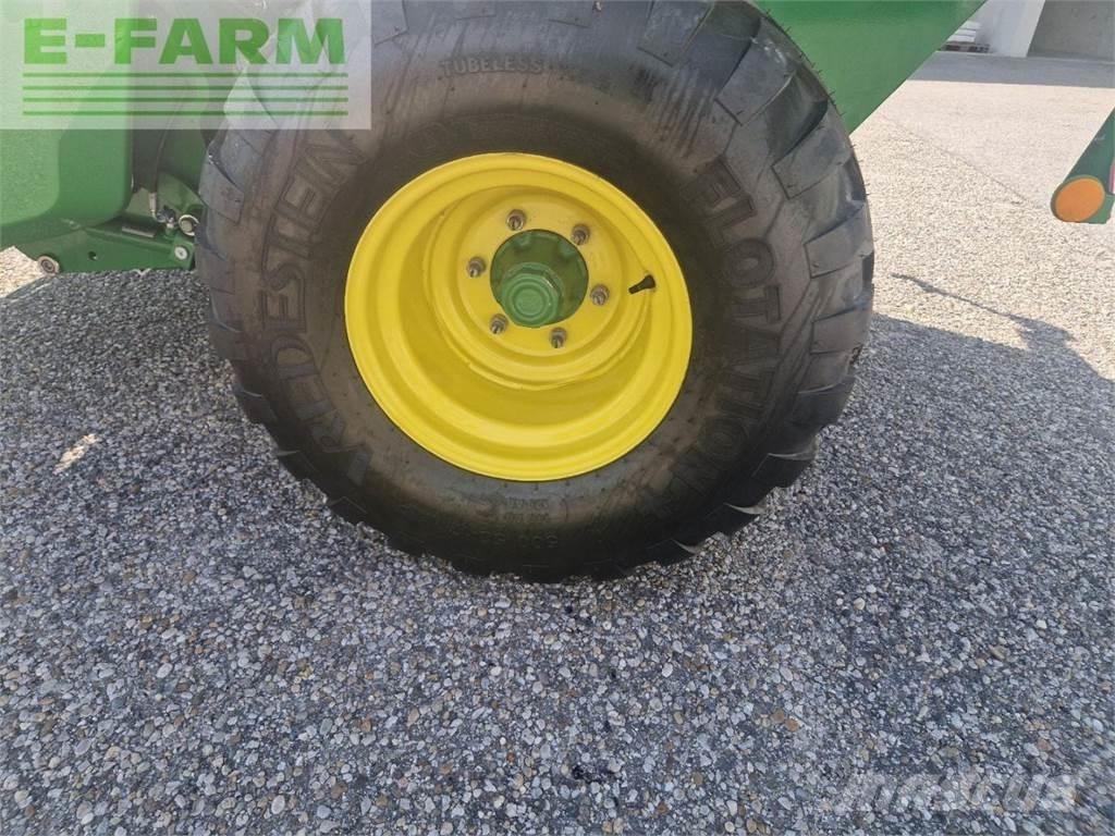 John Deere F441M Quaderpressen