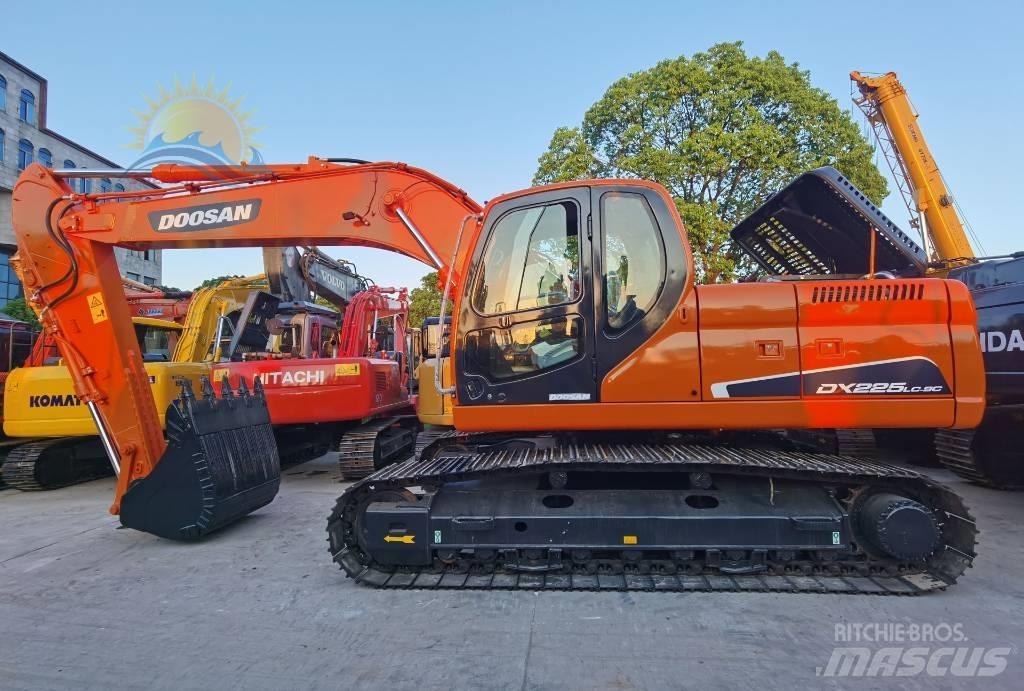 Doosan DX 225 LC Raupenbagger