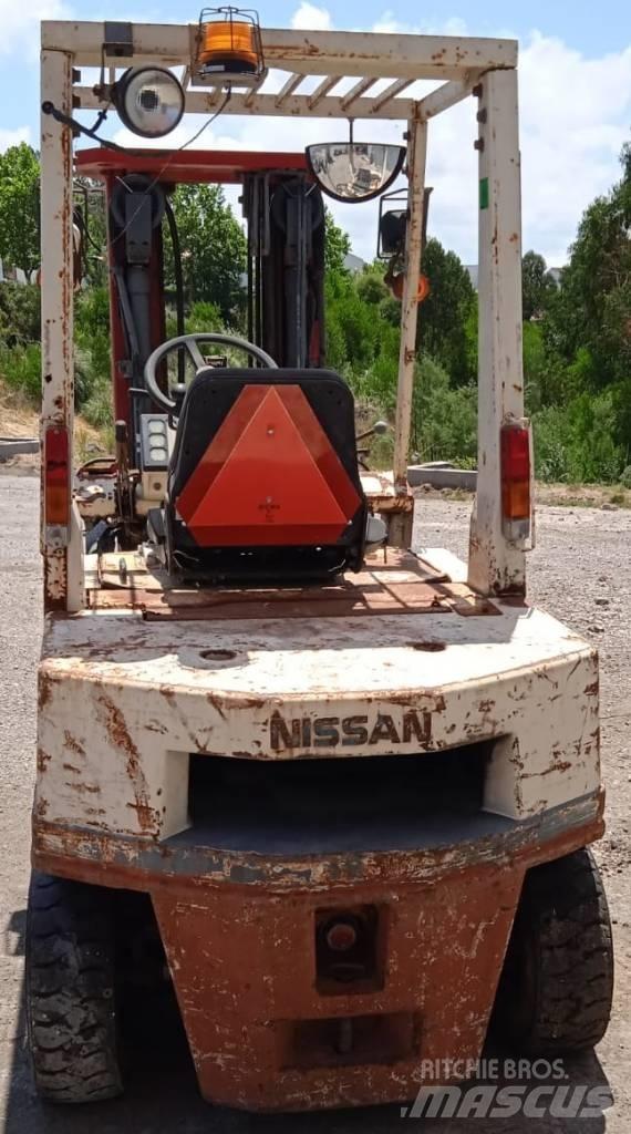 Nissan EH02A20U Diesel Stapler