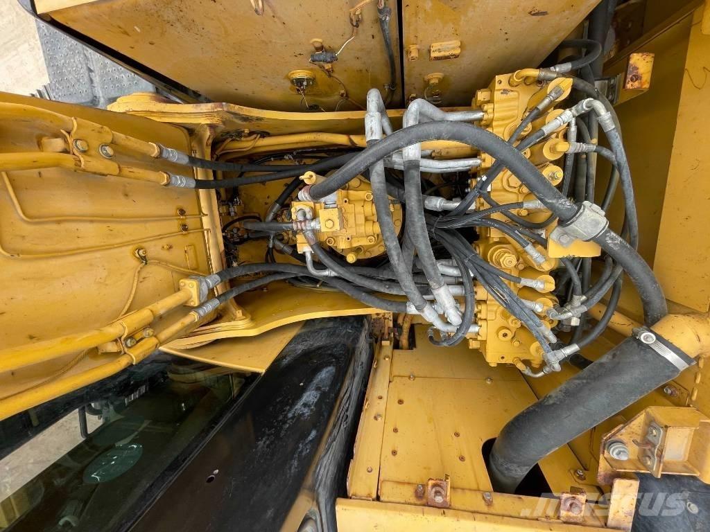 CAT 323 D Raupenbagger