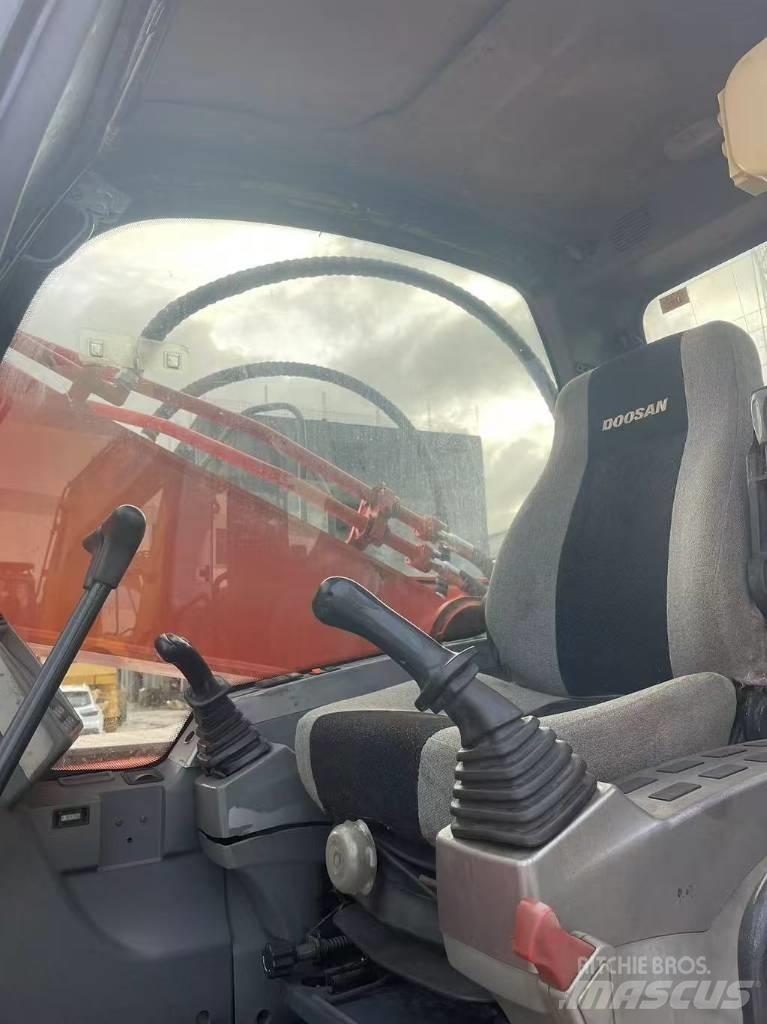 Doosan DX300LC-9C Raupenbagger