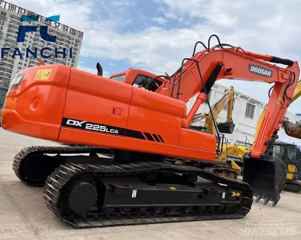 Doosan DX 225 LCA Raupenbagger