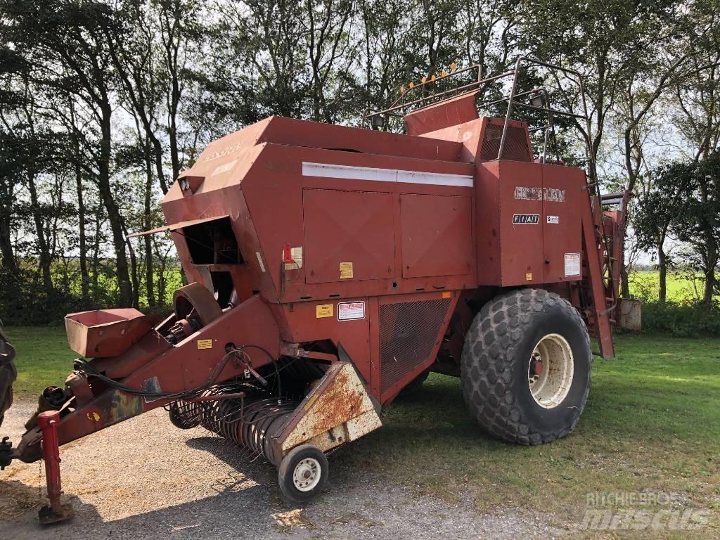 Hesston 4800 Quaderpressen