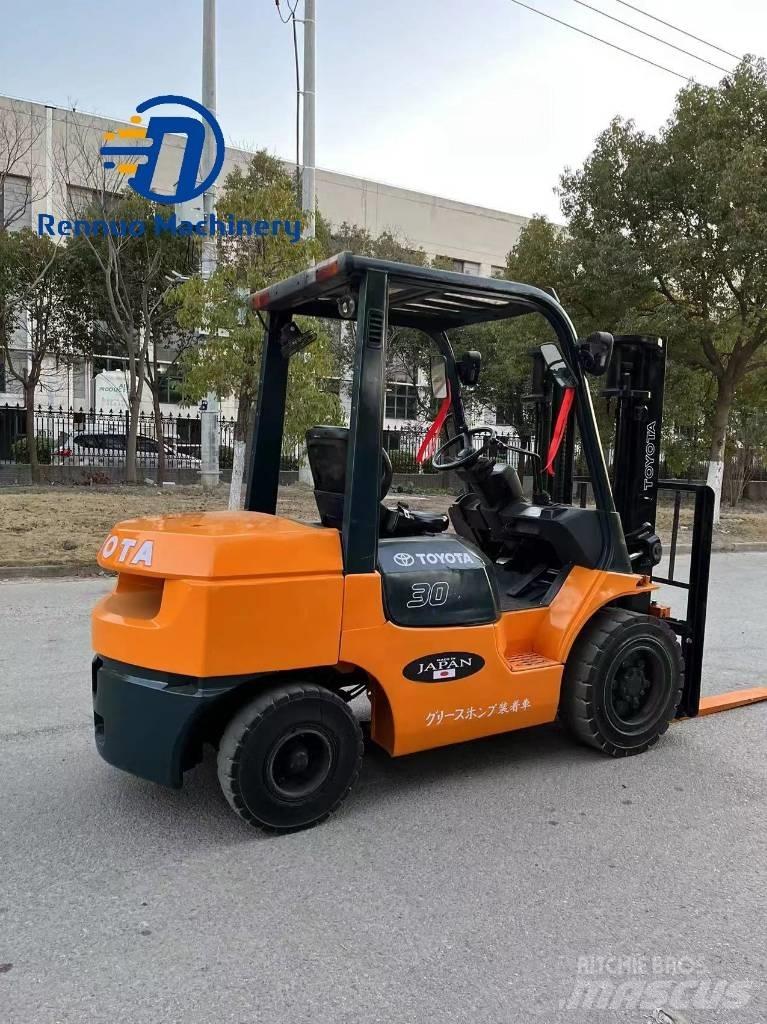 Toyota FD 30 Diesel Stapler