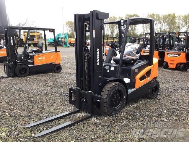 Doosan D25S-9 Diesel Stapler