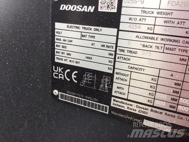 Doosan D25S-9 Diesel Stapler