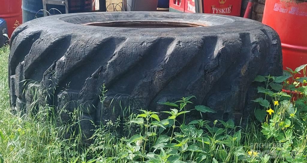 Komatsu 895 Reifen