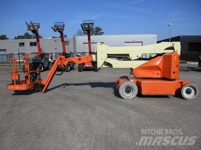 JLG E400AJP (817) Kompakte selbstfahrende Hebebühnen