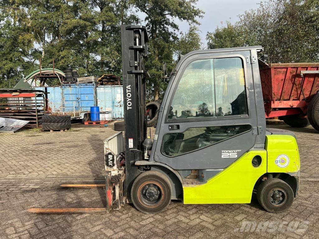 Toyota 06-8FD25F Diesel Stapler