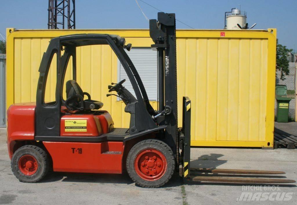Nissan FGD09A30Q Diesel Stapler