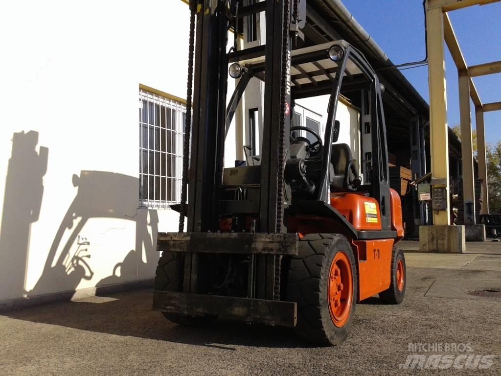 Nissan FGD09A30Q Diesel Stapler