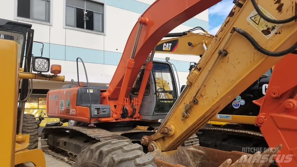 Hitachi EX 200-5 Raupenbagger