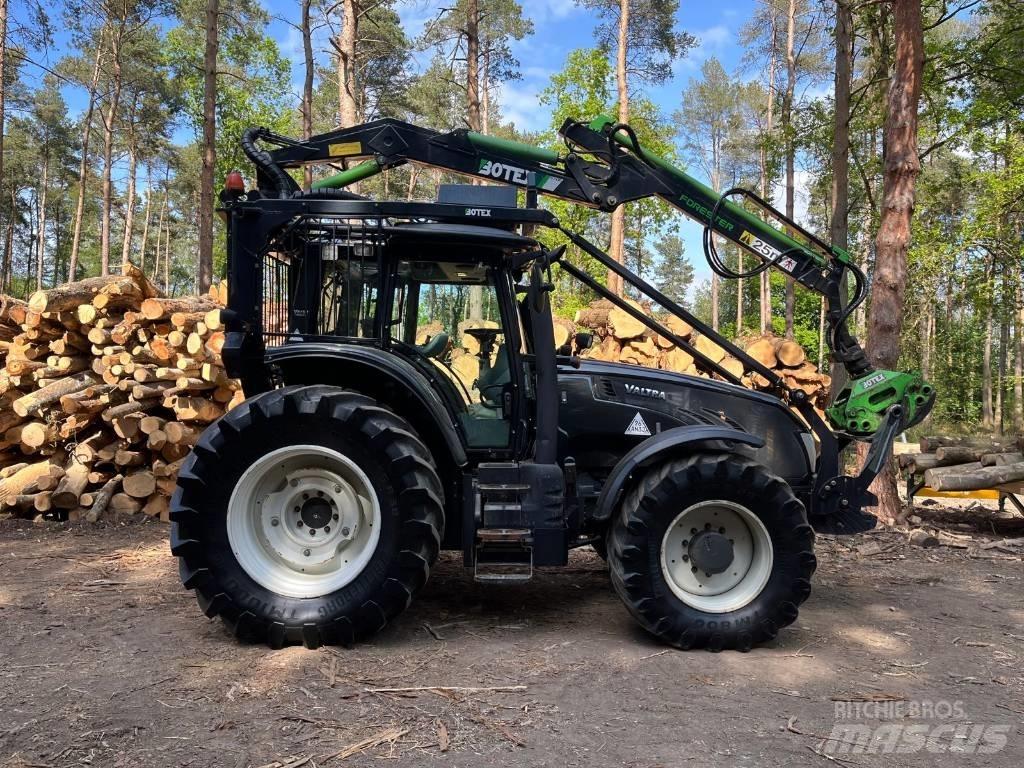 Valtra T183 Vesu Traktoren
