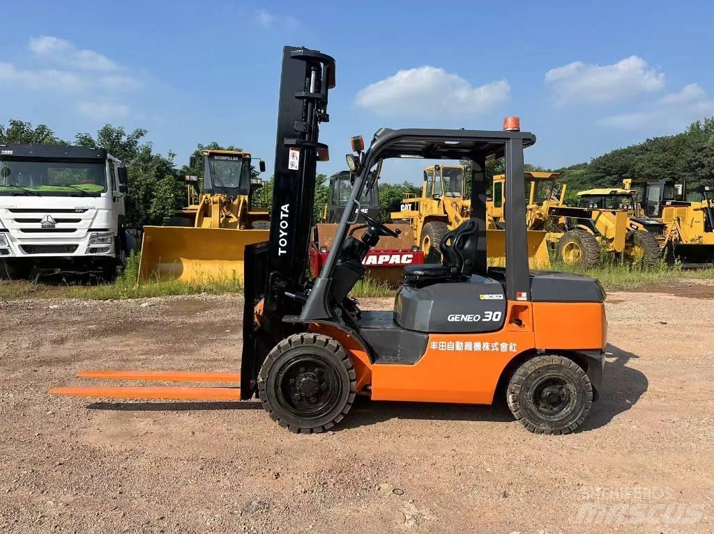 Toyota GENEO 30 Diesel Stapler