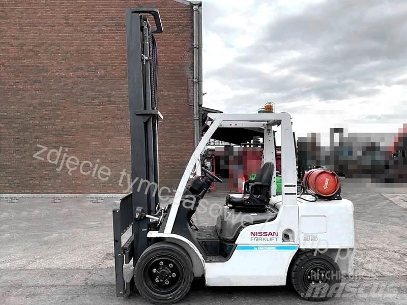 Nissan UG1F2A35DU Gas Stapler