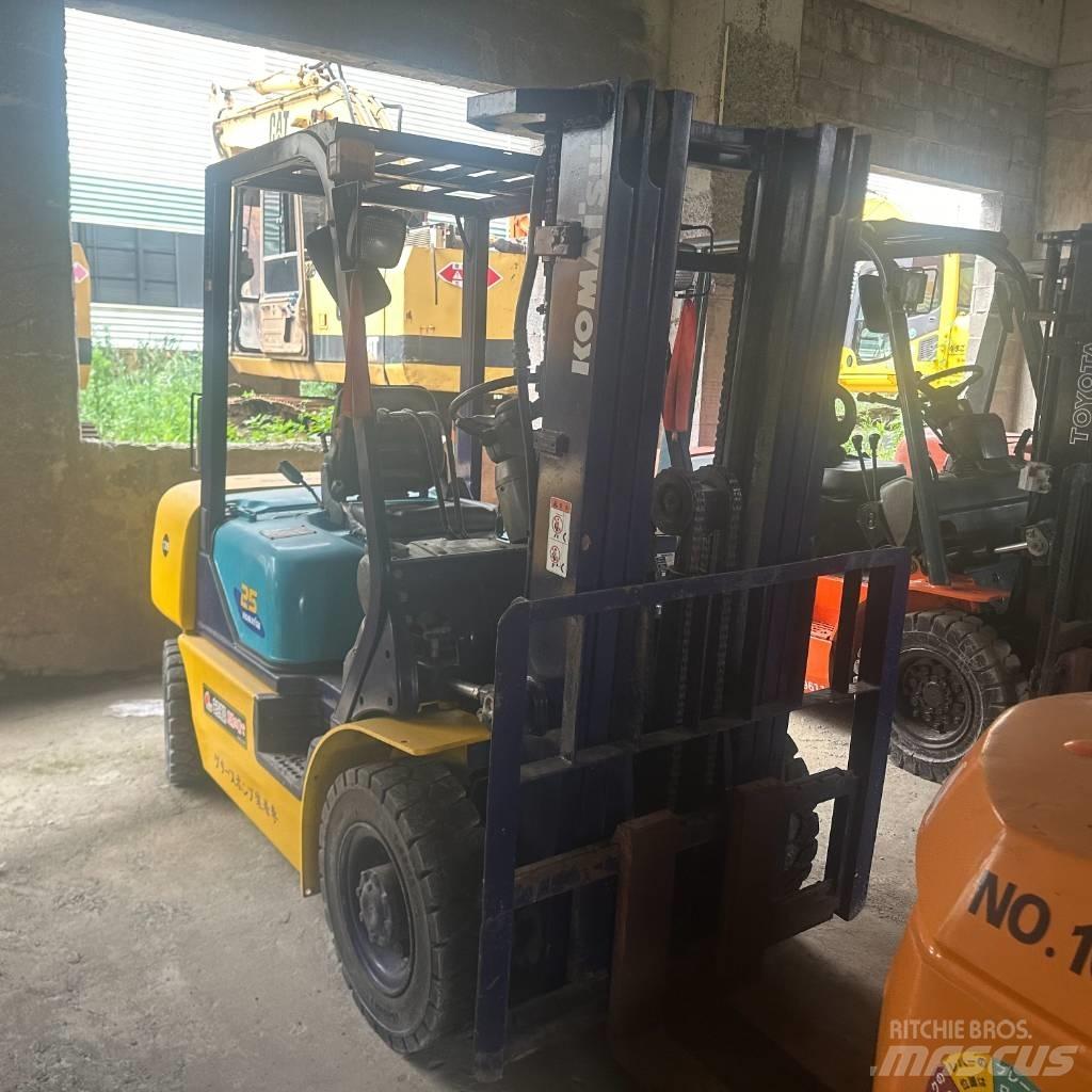 Komatsu F25T-14 Diesel Stapler