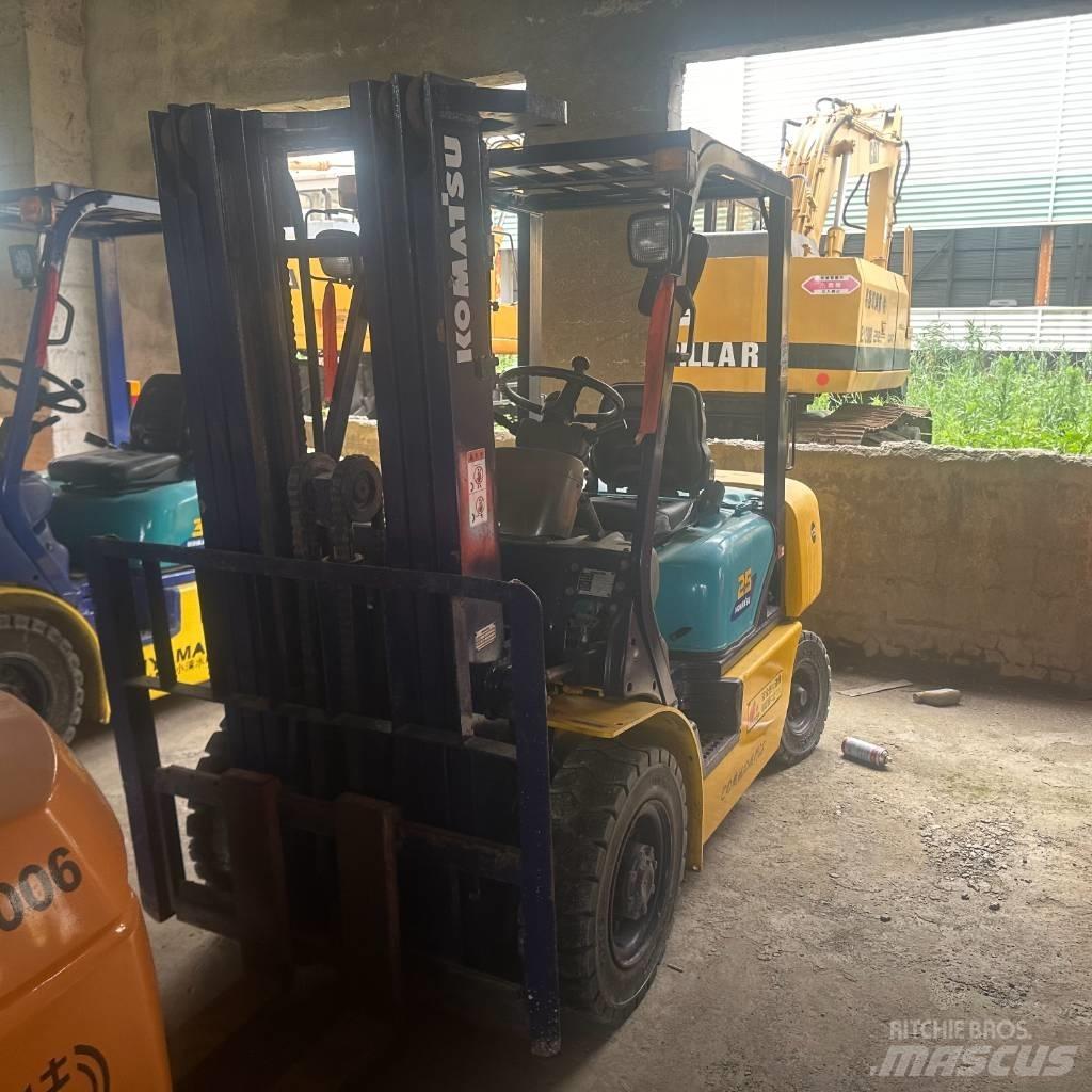 Komatsu F25T-14 Diesel Stapler