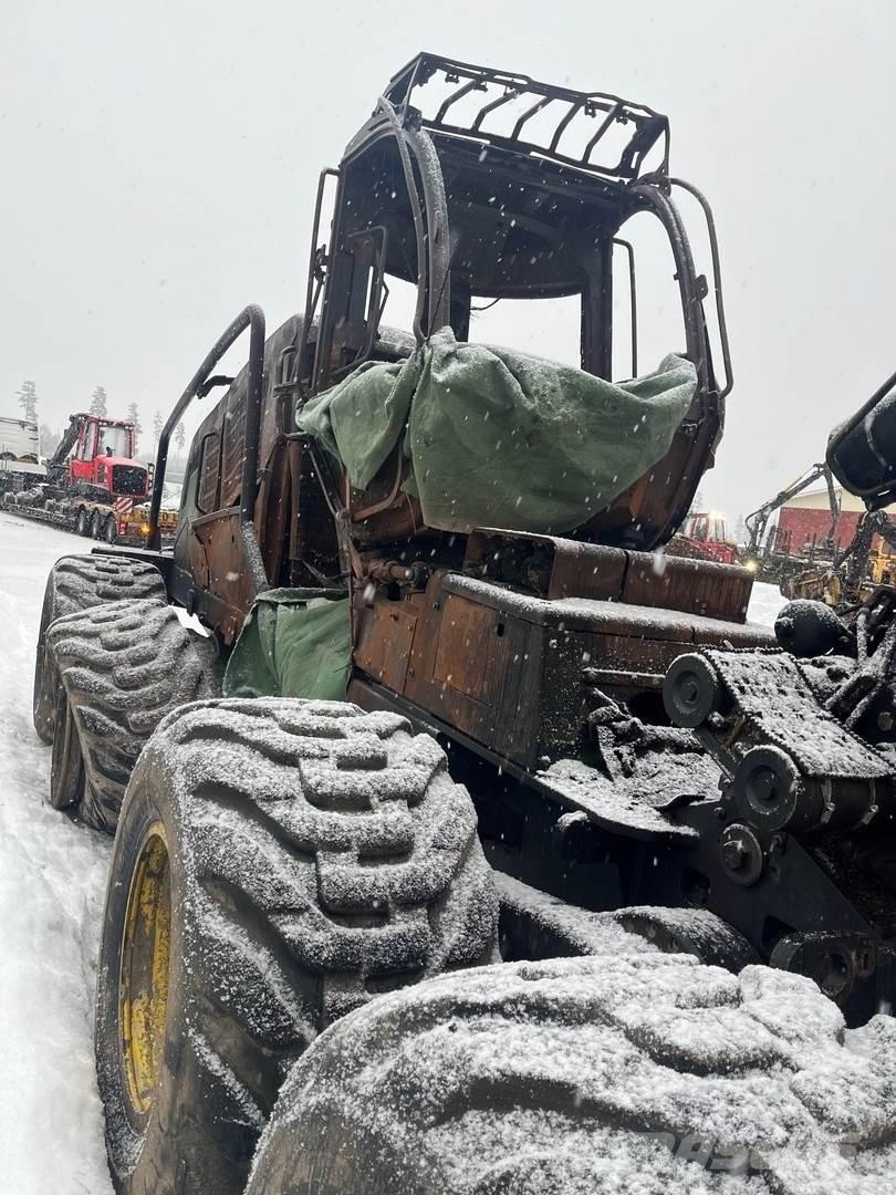 John Deere 1270G Harvester