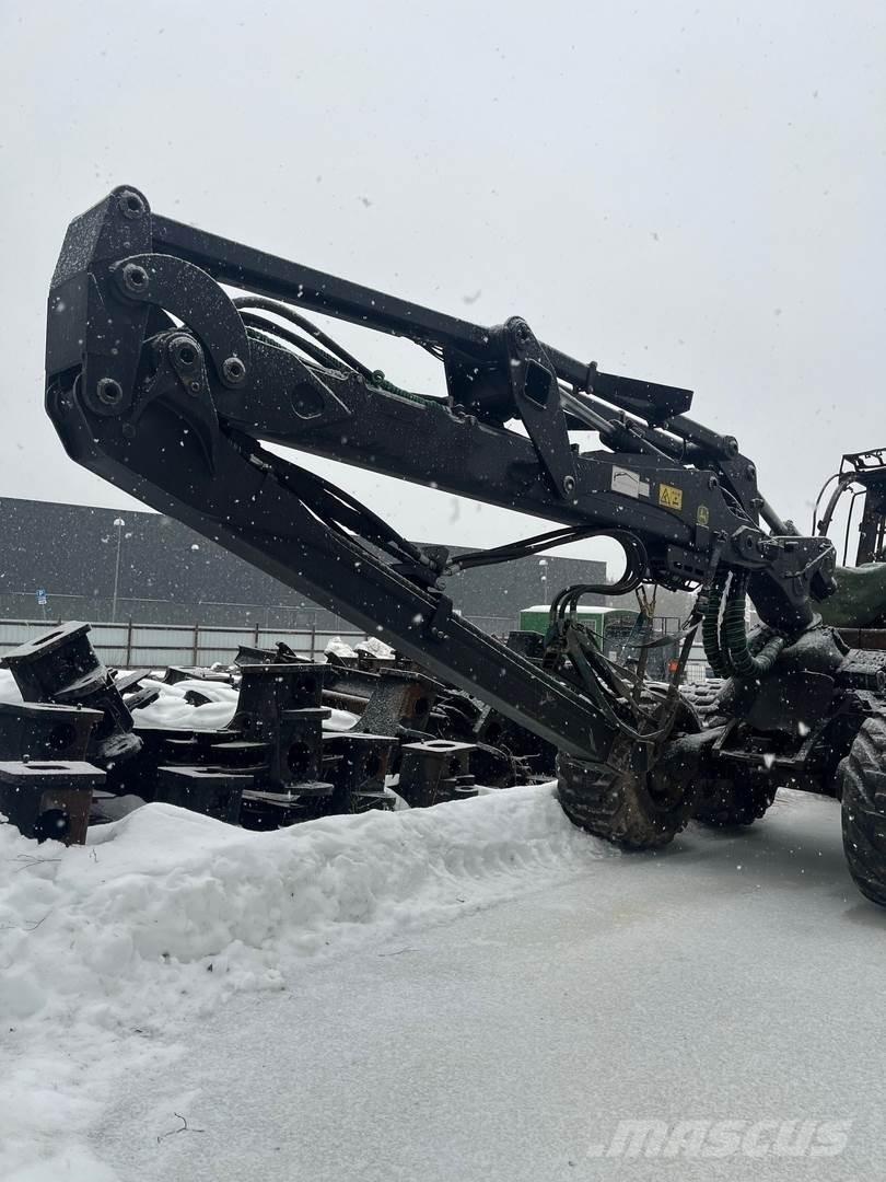 John Deere 1270G Harvester