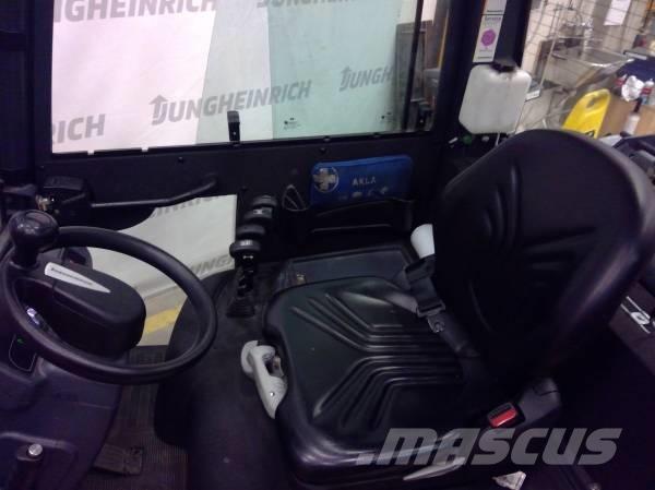 Jungheinrich TFG 320 Gas Stapler