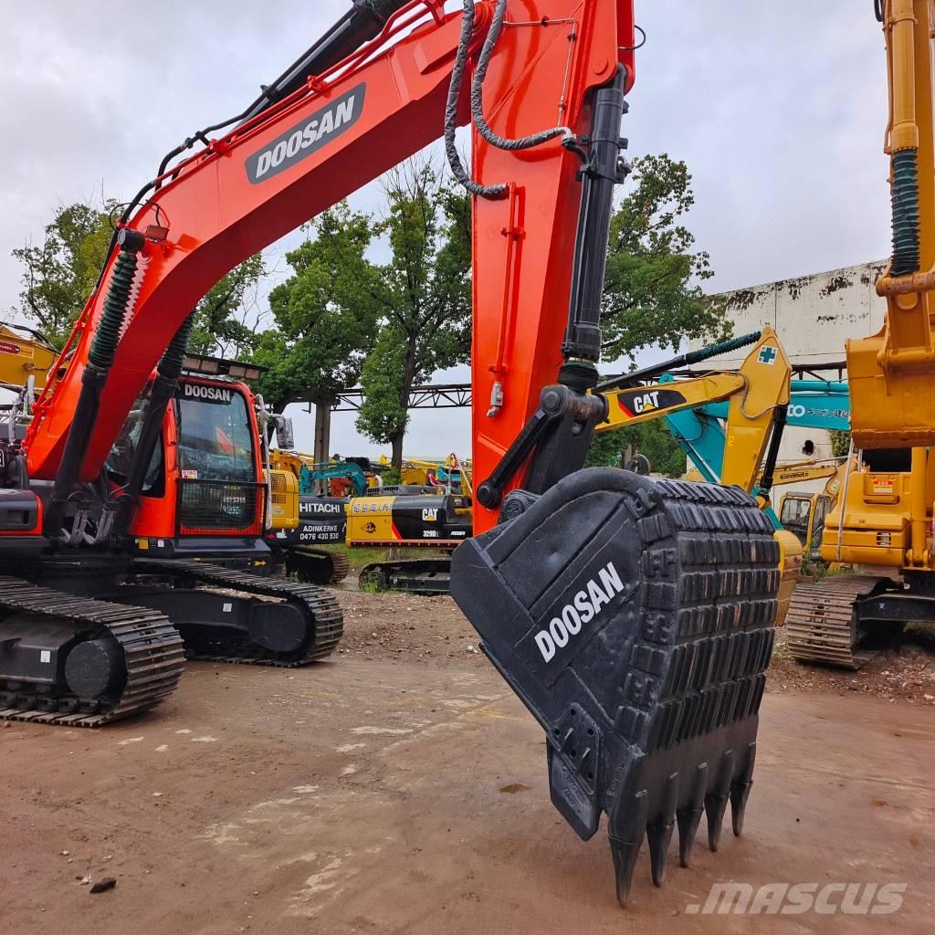 Doosan DX 300 LC Raupenbagger