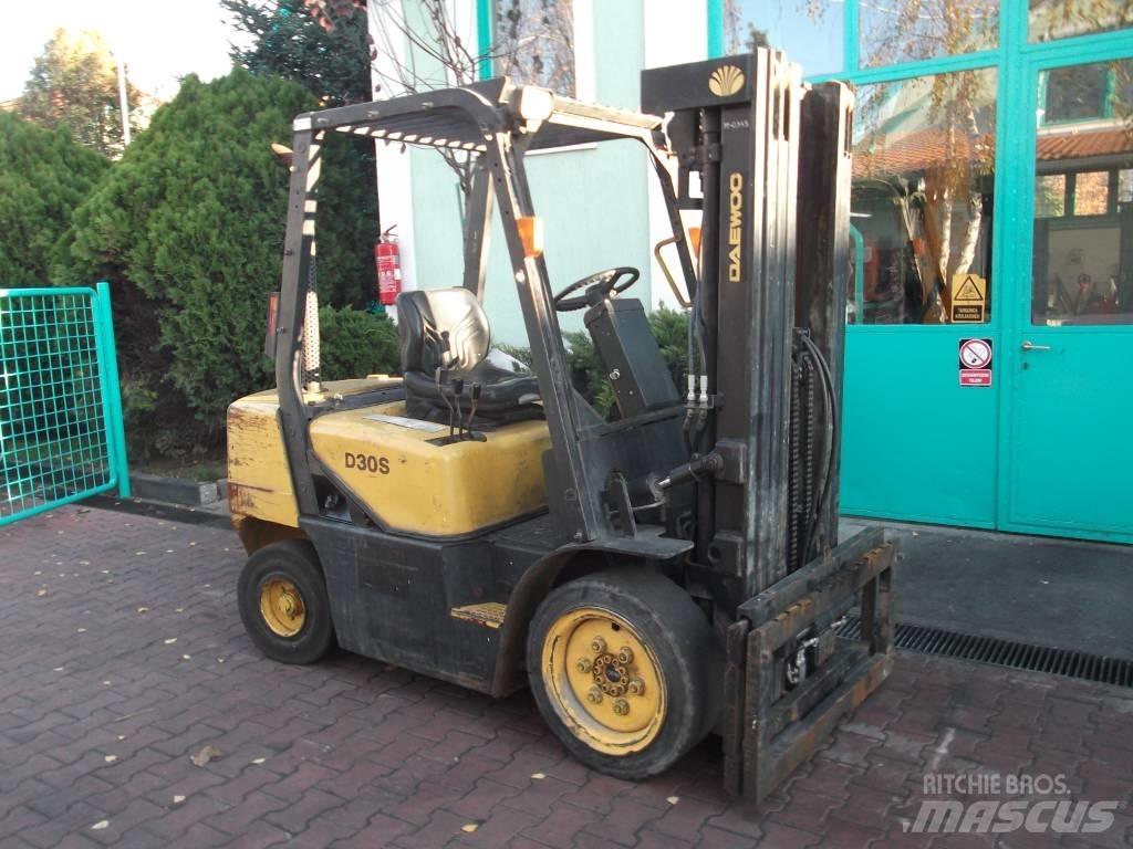 Daewoo D30S3 V-2372 Diesel Stapler