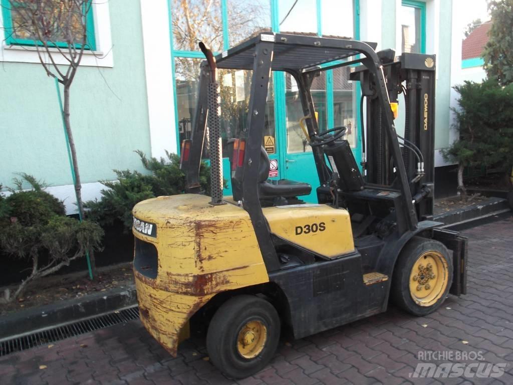 Daewoo D30S3 V-2372 Diesel Stapler