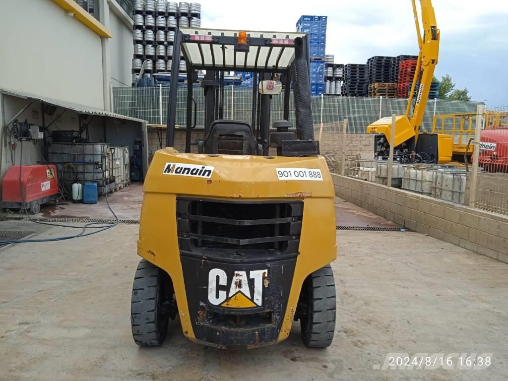 CAT DP 40 Diesel Stapler