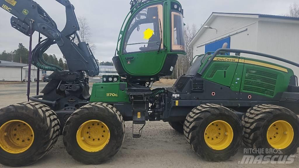 John Deere 1170 G Harvester