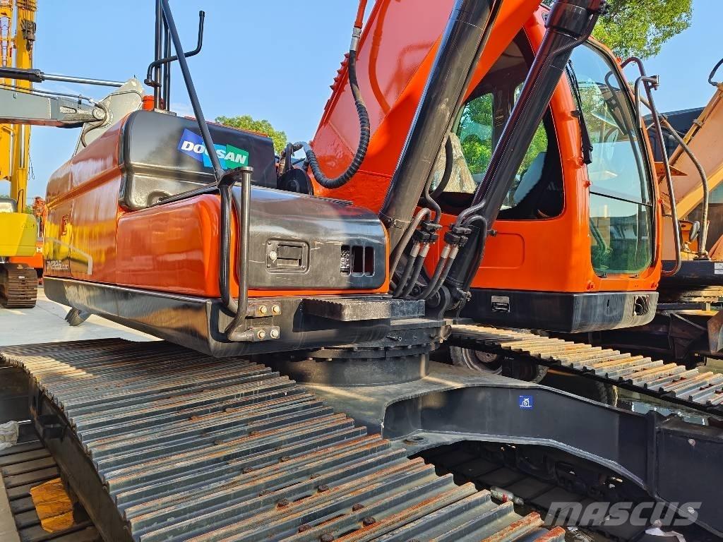 Doosan DX 225 LC Raupenbagger