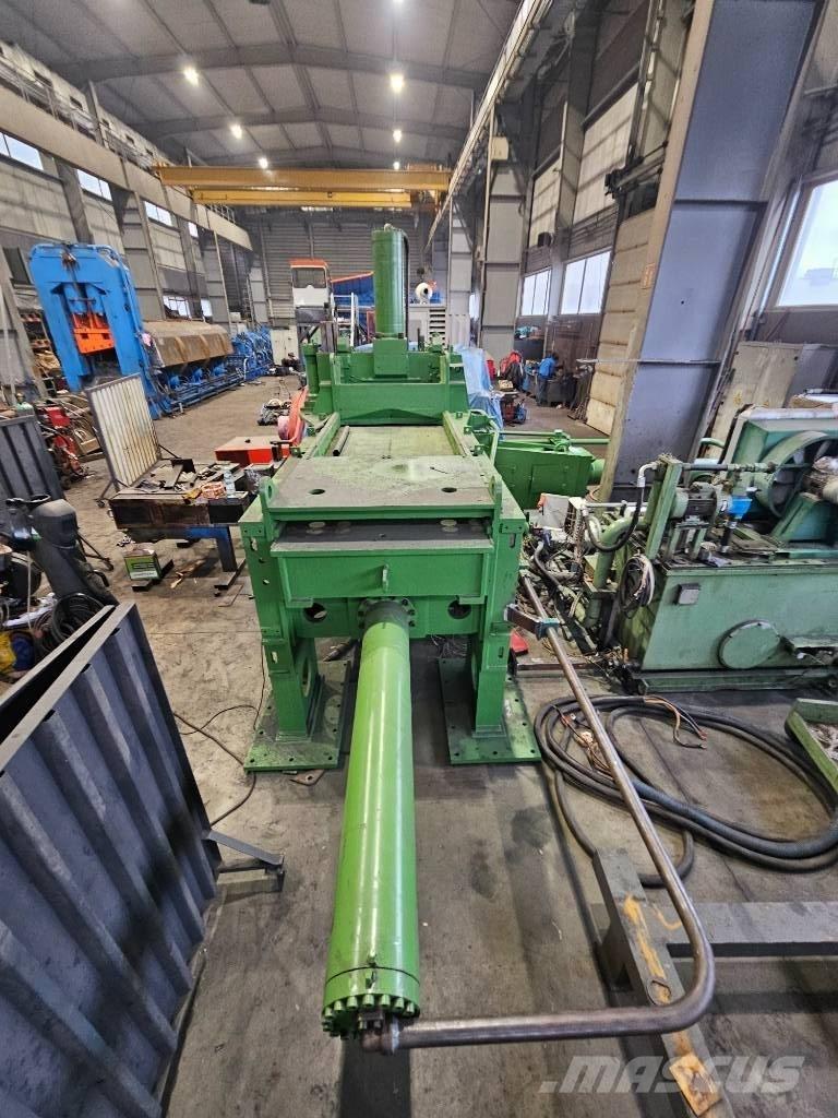  Henschel 30 x 30 Ballenpressen