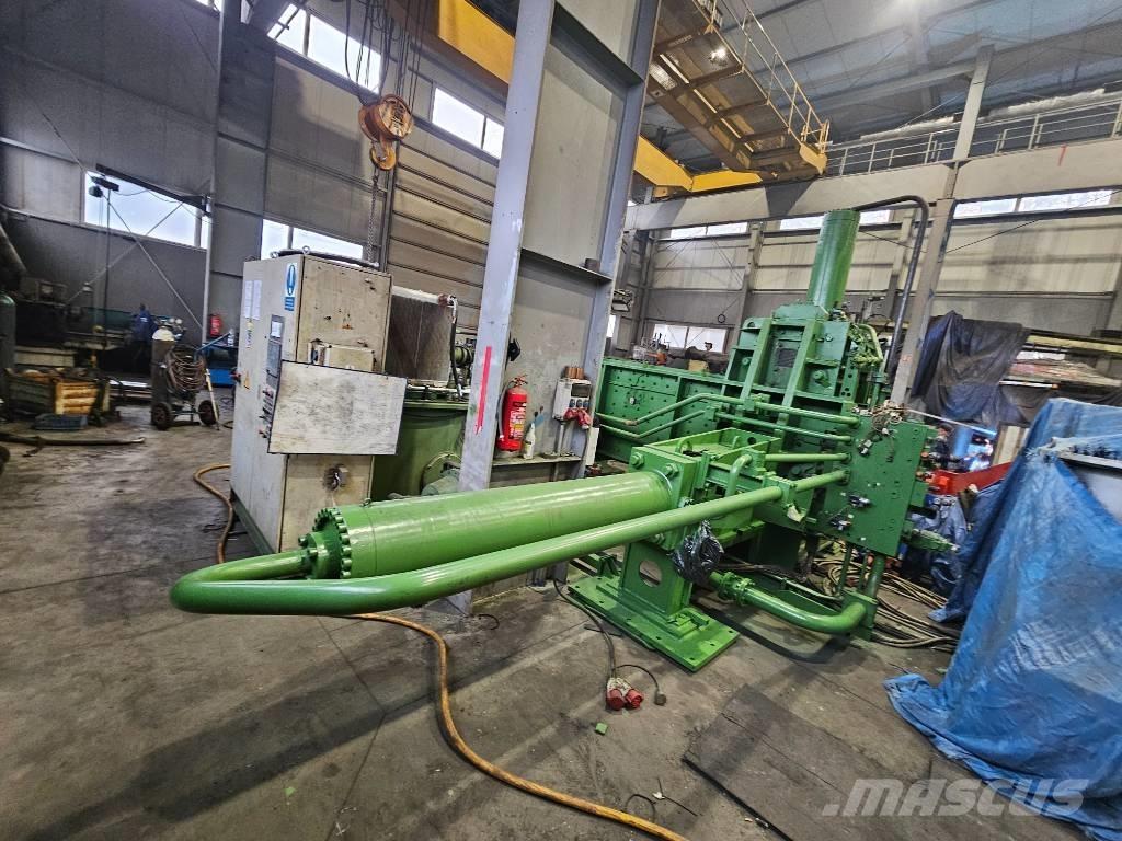  Henschel 30 x 30 Ballenpressen