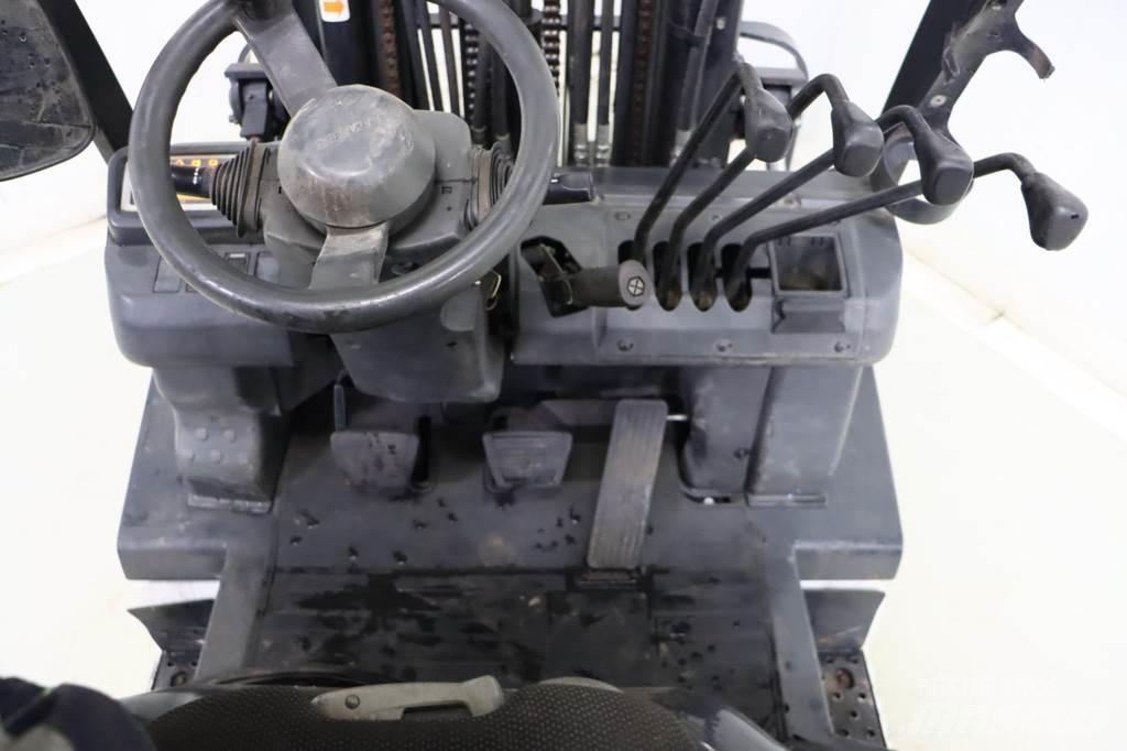 Nissan U1D2A20LQ Gas Stapler