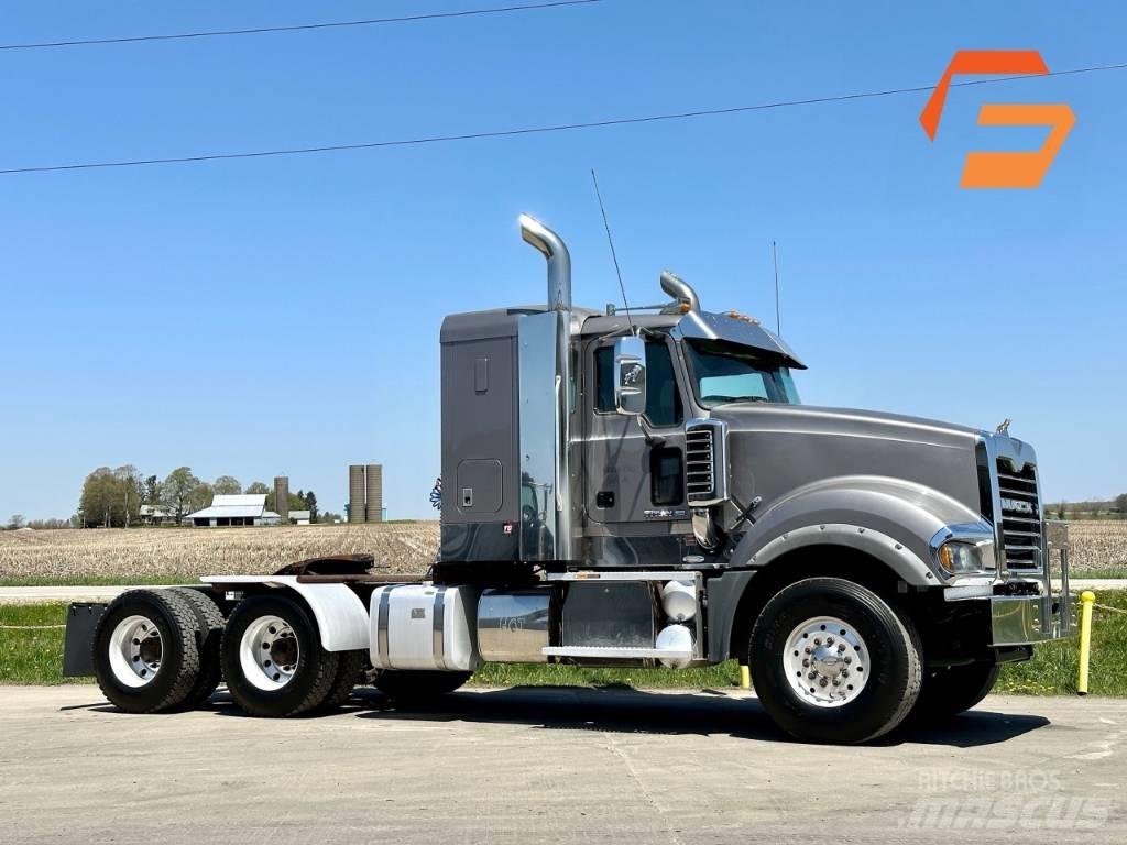 Mack Titan TD 713 Wechselfahrgestell