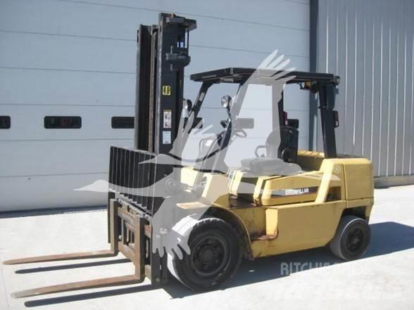 CAT DP40KL Diesel Stapler