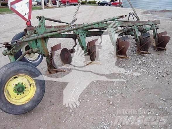 John Deere 514 Wendepflüge