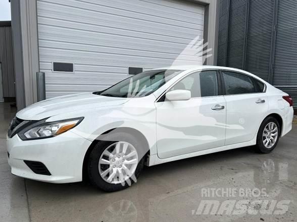 Nissan ALTIMA PKWs