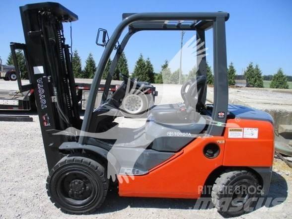 Toyota 8FDU30 Diesel Stapler