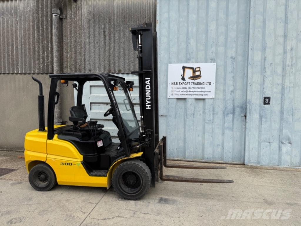 Hyundai 30 D Diesel Stapler