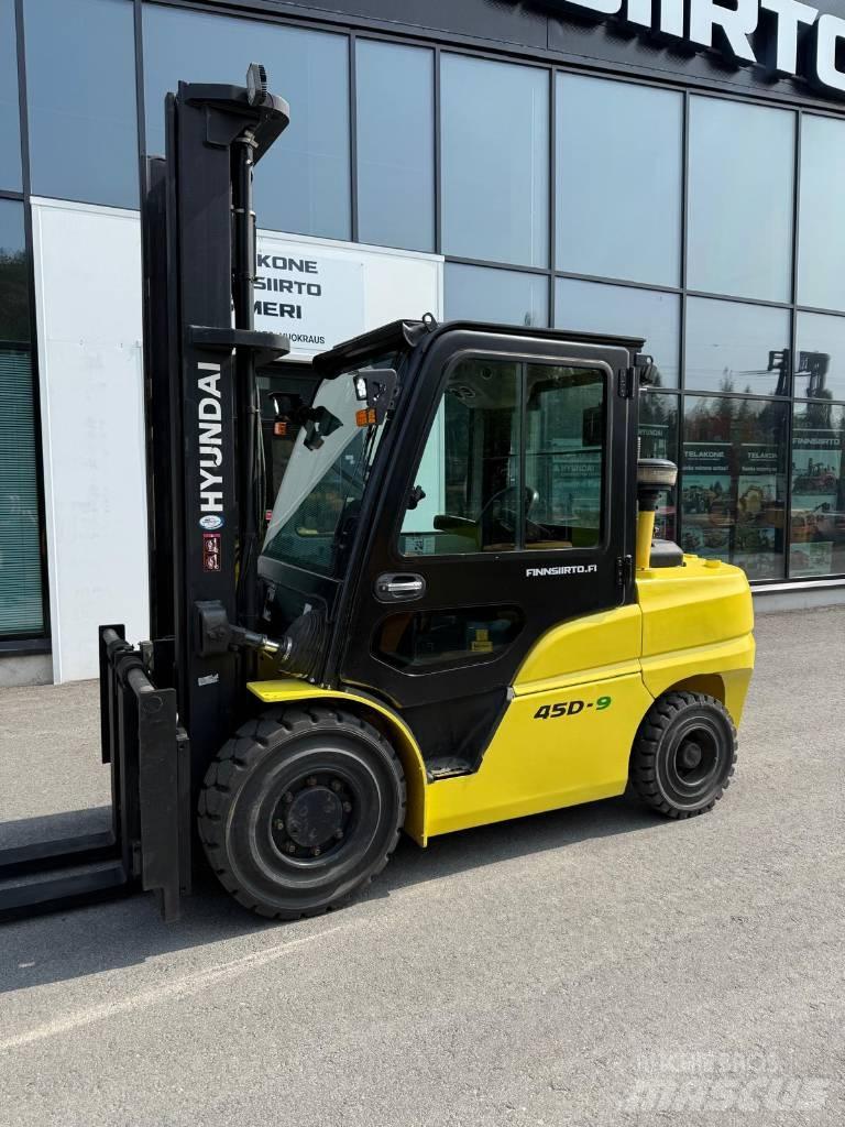 Hyundai 45 D-9 Diesel Stapler