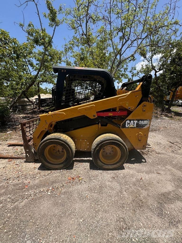 CAT 242 D Kompaktlader