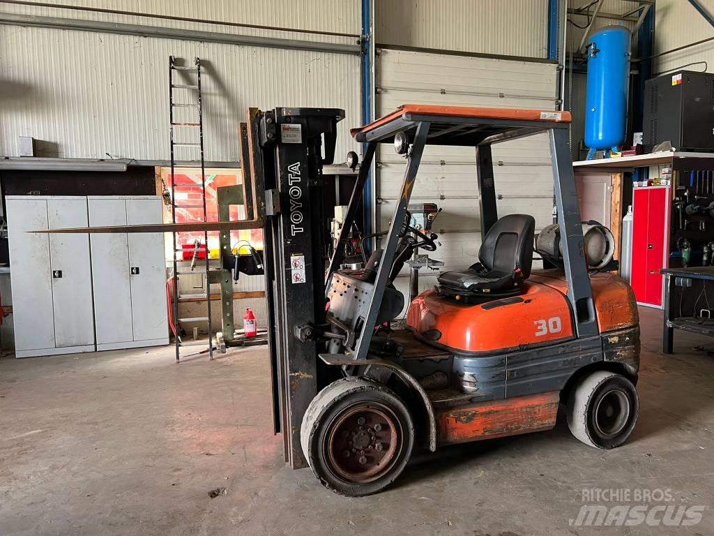 Toyota 02-6 FG F 30 Gas Stapler