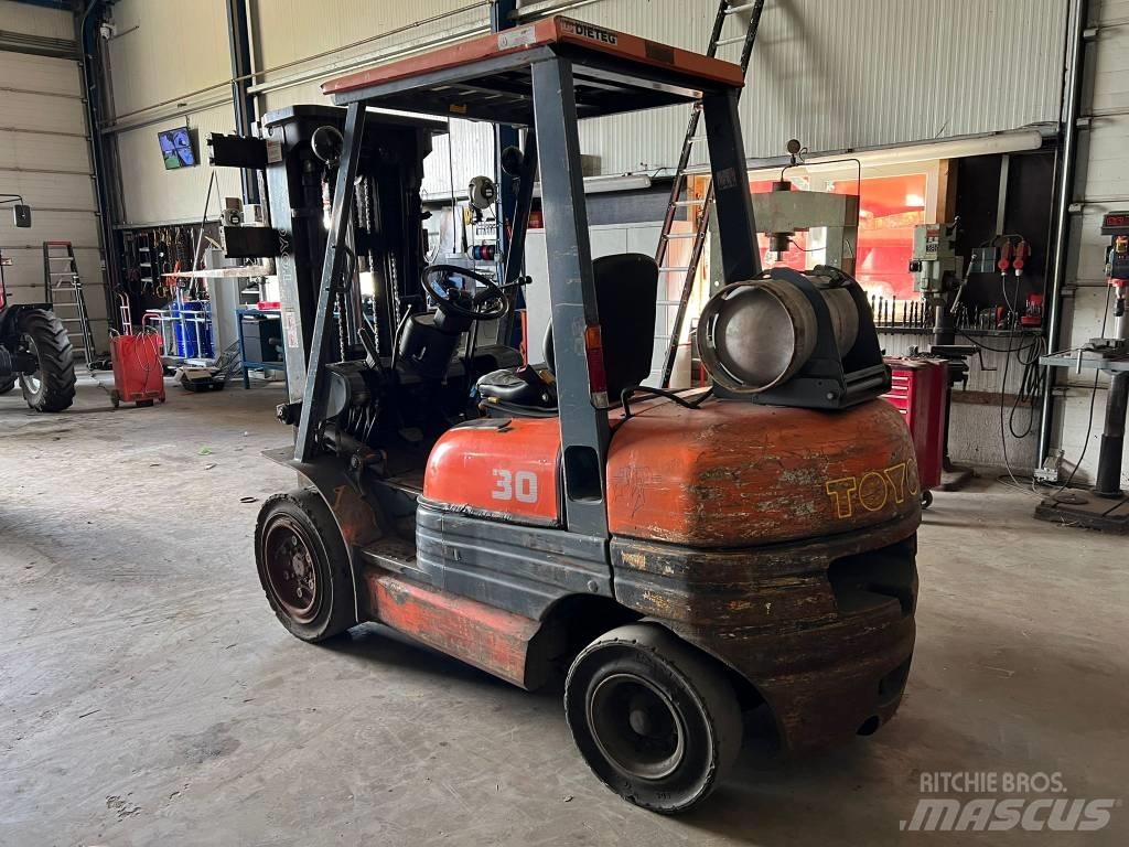 Toyota 02-6 FG F 30 Gas Stapler