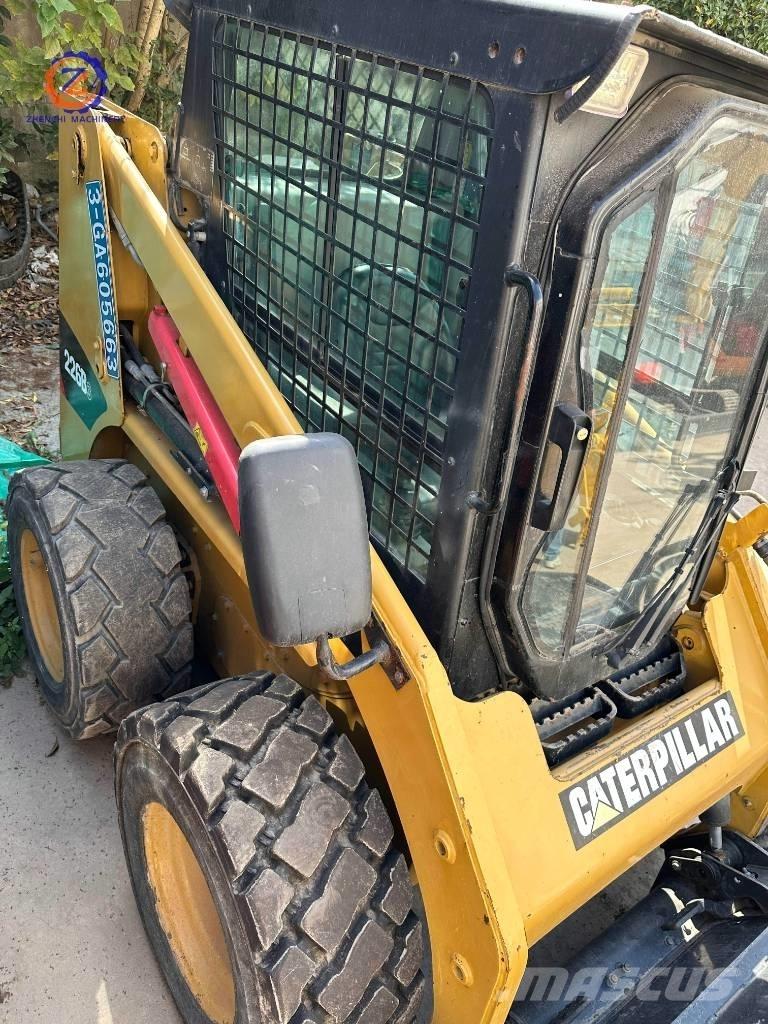 CAT 226 B Kompaktlader