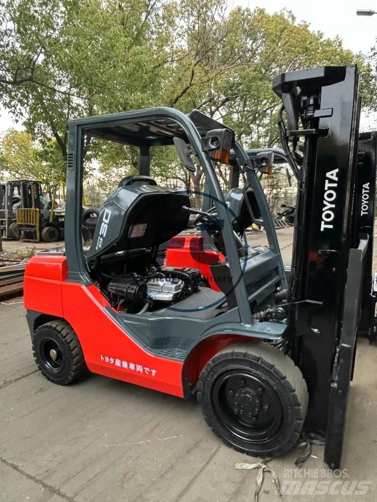 Toyota FDZN 30 Diesel Stapler