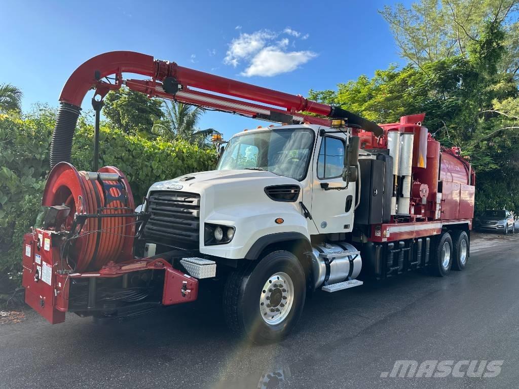 Freightliner 114 SD Saug- und Druckwagen
