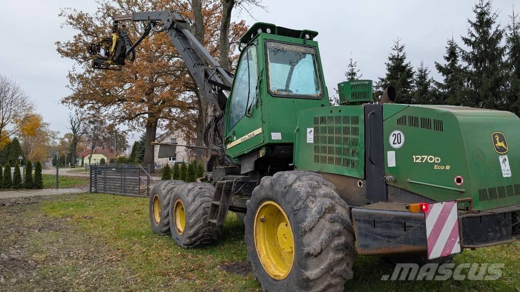 John Deere 1270 D Harvester